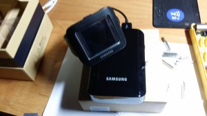 Ładowanie Samsunga Galaxy Gear / fot: Dawid Sławiński