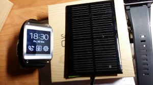 Ładowanie Samsunga Galaxy Gear / fot: Dawid Sławiński